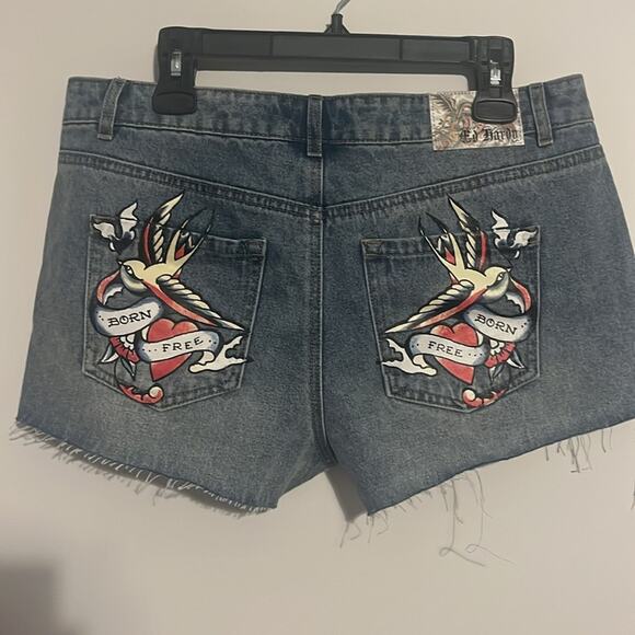 NWOT ED HARDY SWALLOW DENIM SHORTS WOMRN SZ 30 - Picture 3 of 6